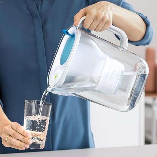 BRITA Style Eco Green Water Filter Jug (2.4 L) Including 1 Maxtra Pro All-in-1 Cartridge - Sustainable Water Filter in Modern Design to Reduce Limescale, Chlorine, Lead & Impurities