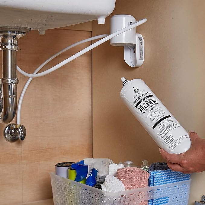 GE Single Stage Under Sink Water Filtration System & Filter | Reduces 95+ Impurities including Lead, Chlorine, Arsenic | Easy Install | Twist & Lock Design | GXK140TNN, FQK1R