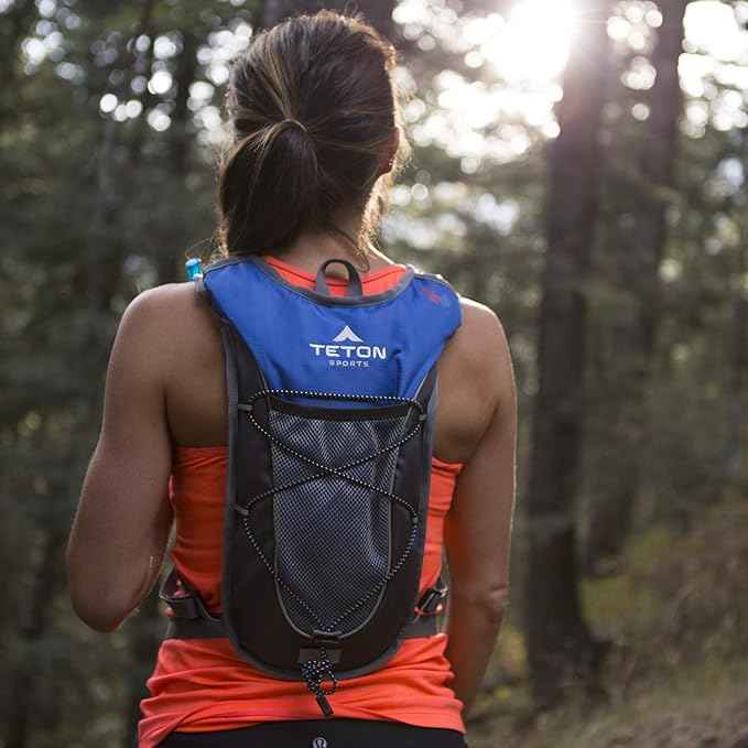 Teton Oasis/Trailrunner Hydration Backpack – Lightweight Water Pack with 2L/3L Bladder for Hiking, Running, Cycling, Biking – 2L/18L/22L Sizes – Sewn-in Rain Cover – Fits Men and Women