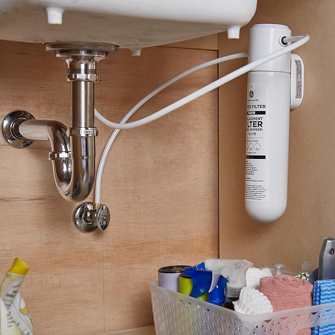 GE Single Stage Under Sink Water Filtration System & Filter | Reduces 95+ Impurities including Lead, Chlorine, Arsenic | Easy Install | Twist & Lock Design | GXK140TNN, FQK1R