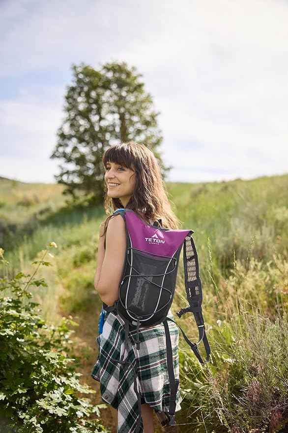 Teton Oasis/Trailrunner Hydration Backpack – Lightweight Water Pack with 2L/3L Bladder for Hiking, Running, Cycling, Biking – 2L/18L/22L Sizes – Sewn-in Rain Cover – Fits Men and Women