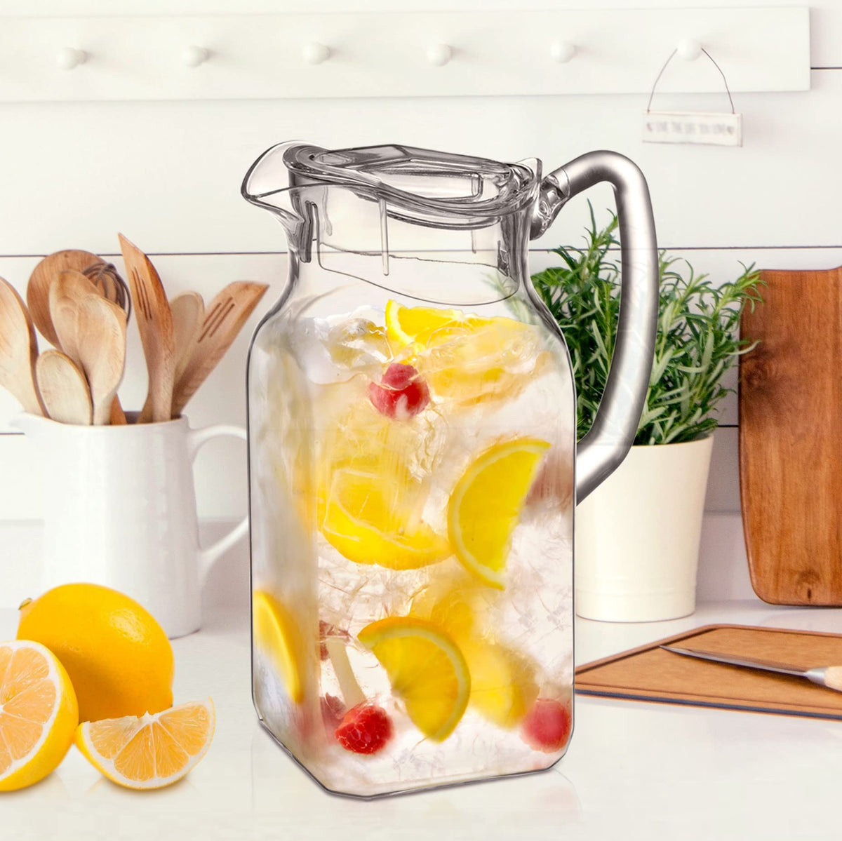 Quadly Plastic Pitcher (Quadly (64 oz))