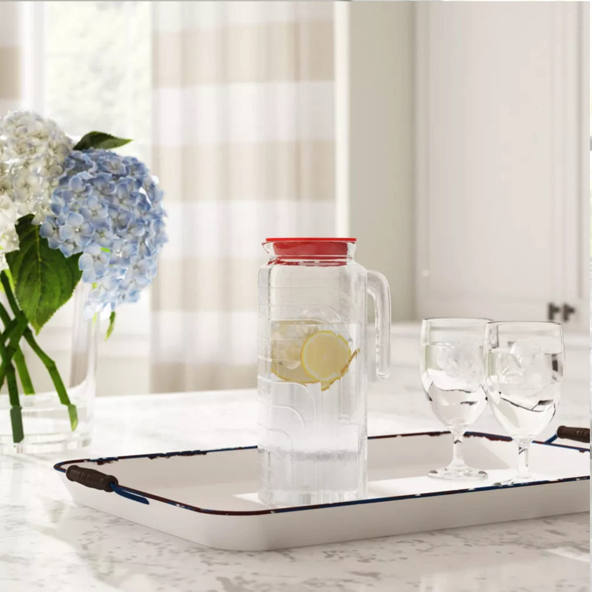 Gelo Set of 2 Glass pitchers (White)
