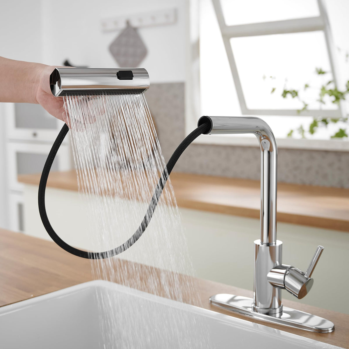 Kitchen Faucets with Pull Down Sprayer (Chrome / Waterfall)